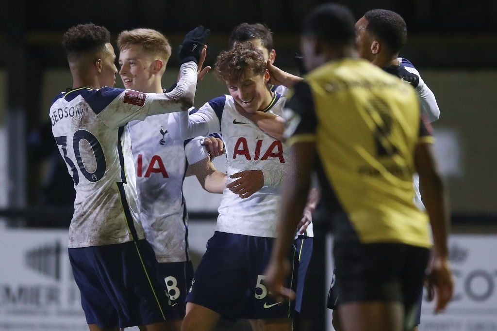 Sao 16 tuổi đi vào lịch sử Tottenham với ‘cú đúp’ kỉ lục